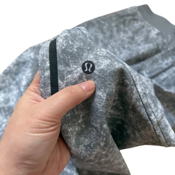 Lululemon Textured Tech Pants Men Size Medium - Picture 4 of 5